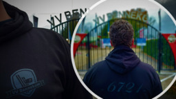 Hoodie - 6721-:  Kids en volwassenen  Rood en Zwart.   Bel/app Sjonnie Maasdam 06-16302073 Hoodie - 6721-:  Kids en volwassenen  Rood en Zwart.   Bel/app Sjonnie Maasdam 06-16302073